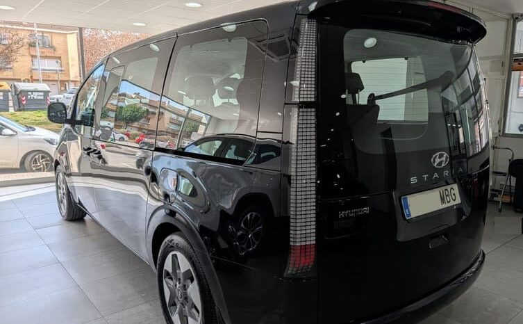 HYUNDAI STARIA 2.2 CRDi TECNO 9 PLAZAS – DIÉSEL lleno