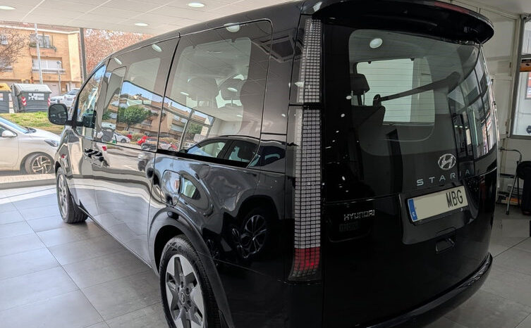 HYUNDAI STARIA 2.2 CRDi TECNO 9 PLAZAS – DIÉSEL lleno